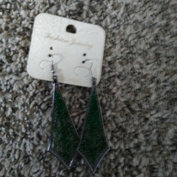 Jewelry - Picture 3 of 4